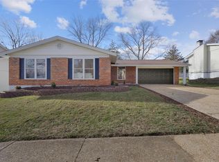 612 Hickory Knoll Ct, Ballwin, MO