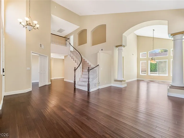 271 Pointe Ranier Ave — Photo 2