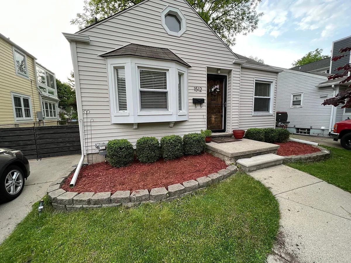 Building Photo - 1512 N Altadena Ave