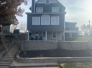 N52W35194 Lake Dr, Oconomowoc, WI 53066