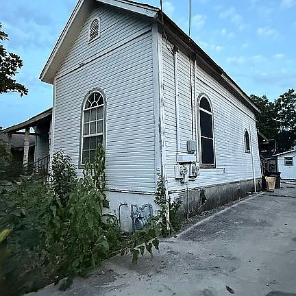 2nd image of 1814 W Travis St