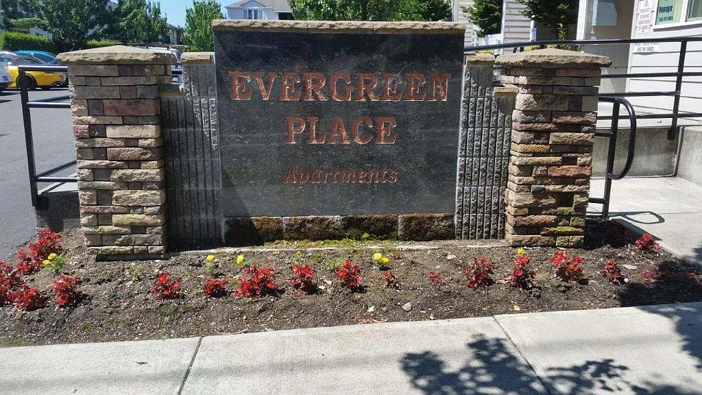 Evergreen Place Apartments — Photo 3