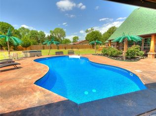 2933 S Pottawatomie Rd, Harrah, OK 73045