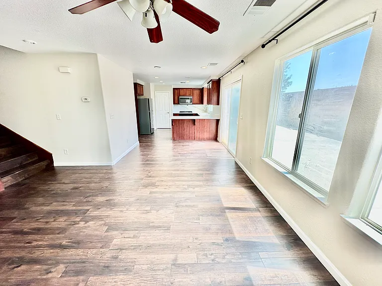 866 Papaya St — Photo 7