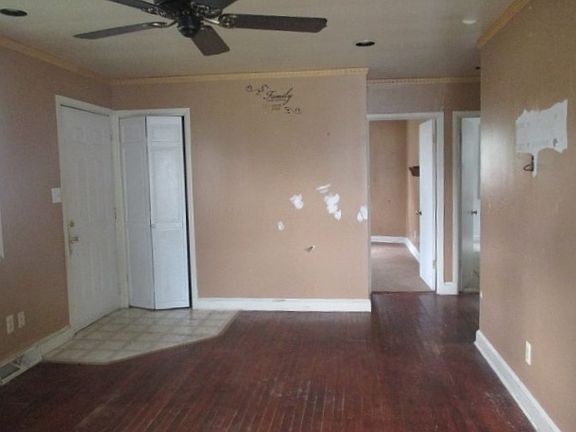 2nd image of 22338 Leonard St