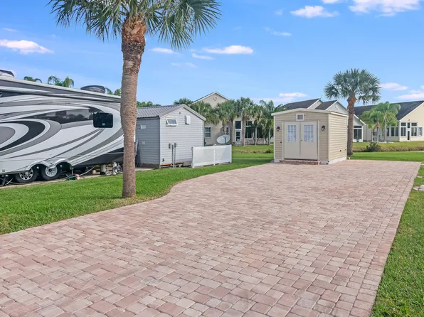 33 Sunset Dr, Titusville, FL 32780