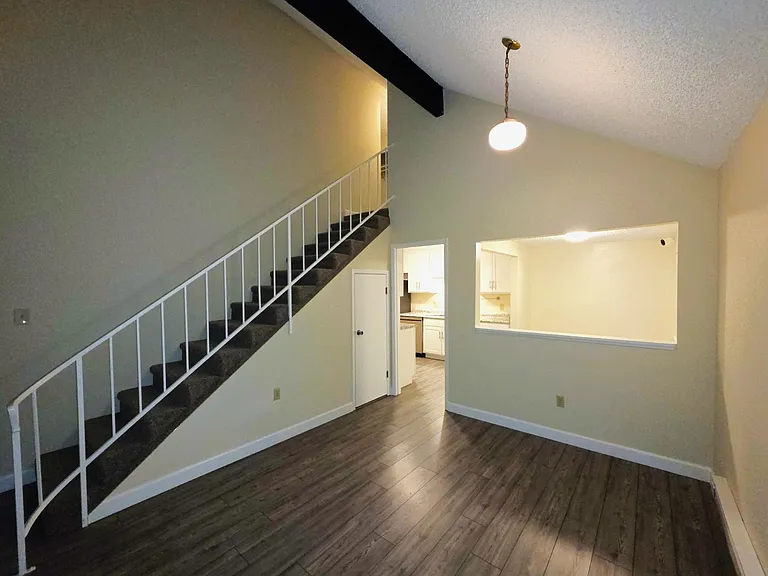 1747 London Cir — Photo 4