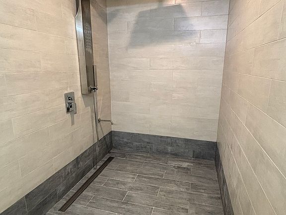5th image of 975 Belmont Ter Unit 6