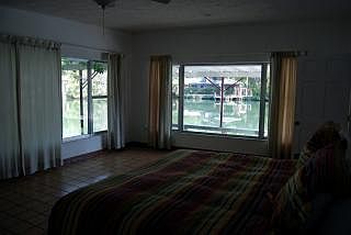 4th image of 1328 SE Kings Bay Dr