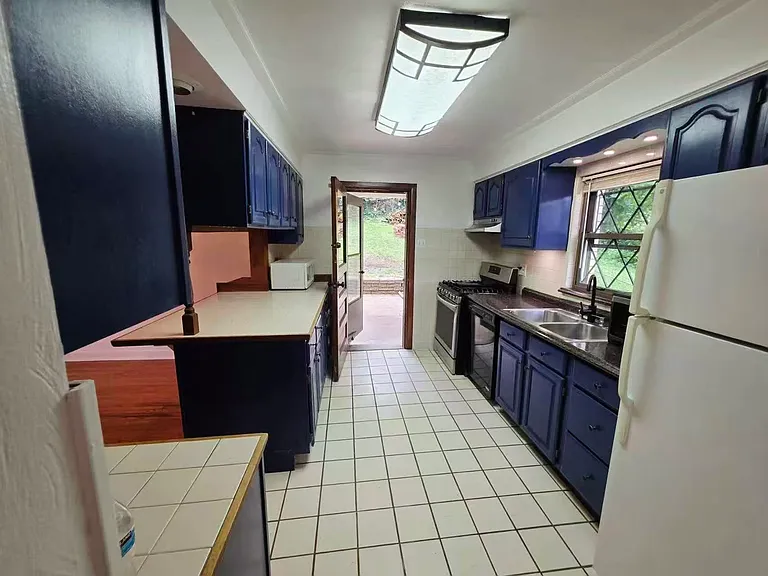 915 Liberty St — Photo 10