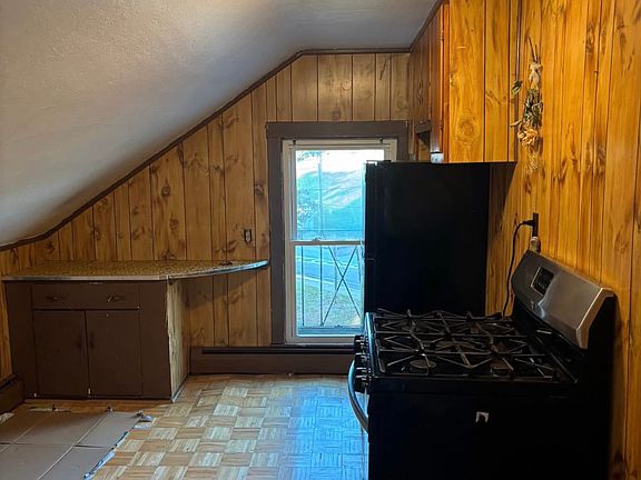 4th image of 754 Roosevelt Ave Floor 3