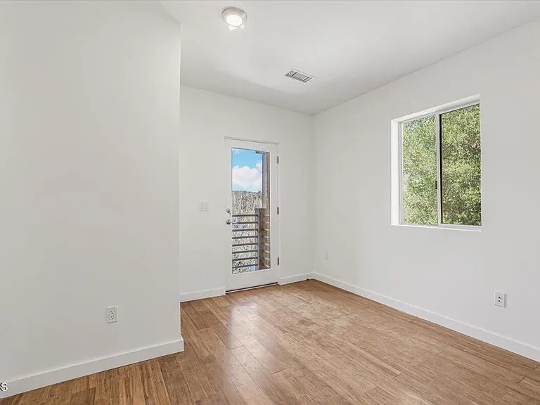 1944 Seminole Dr — Photo 27