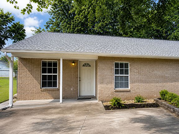 2nd image of 825 Foch St #825