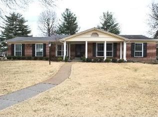 324 Willowick Dr, Ballwin, MO 63011
