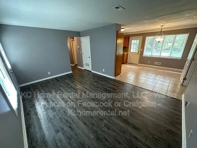 7803 E 107th St — Photo 10