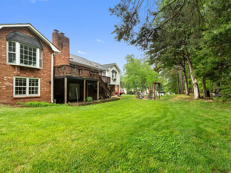 Huntington Woods Dr — Photo 33