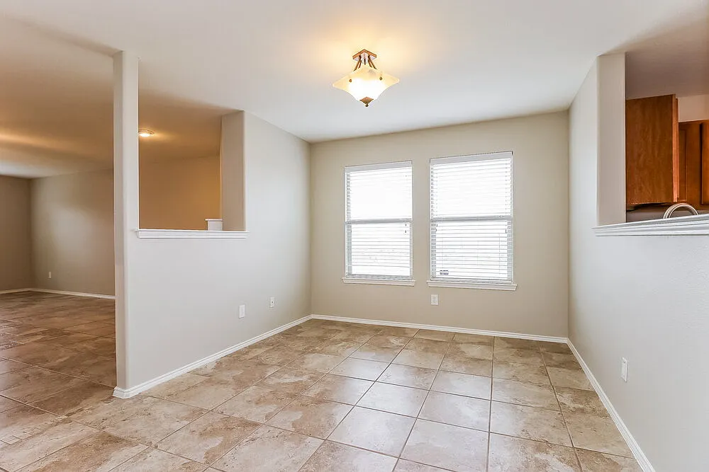 3 bed, 2.0 bath, 1895 sqft, $2,275 — Photo 4
