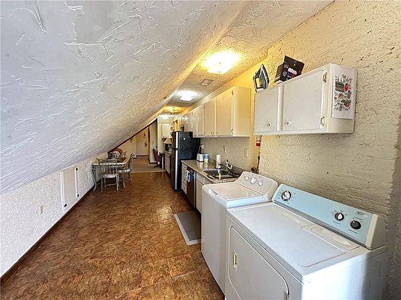 3rd image of 1711 Jackson Ave APT C