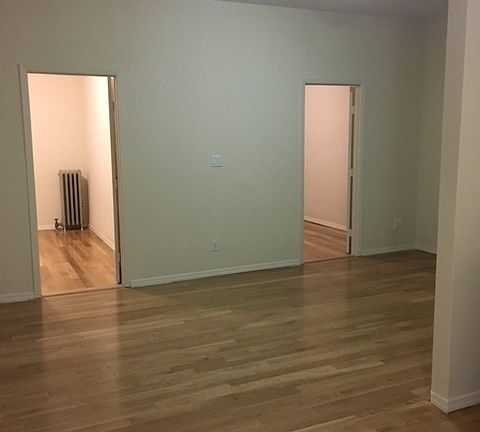 4th image of 127 Bay 38 St