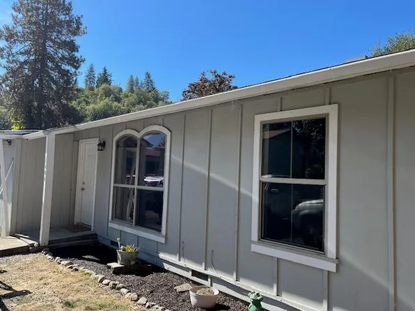 1404 Oakhill Ln, Grants Pass, OR 97527