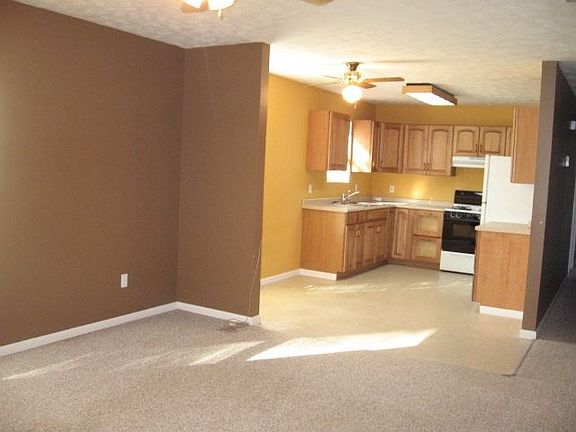 Living Rm View To Kitchen