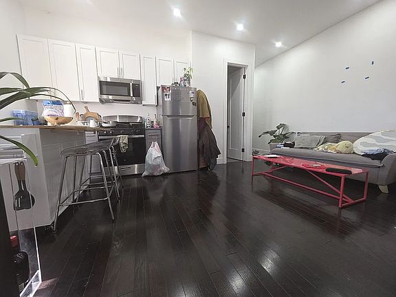 2nd image of 392 Linden St #3BB