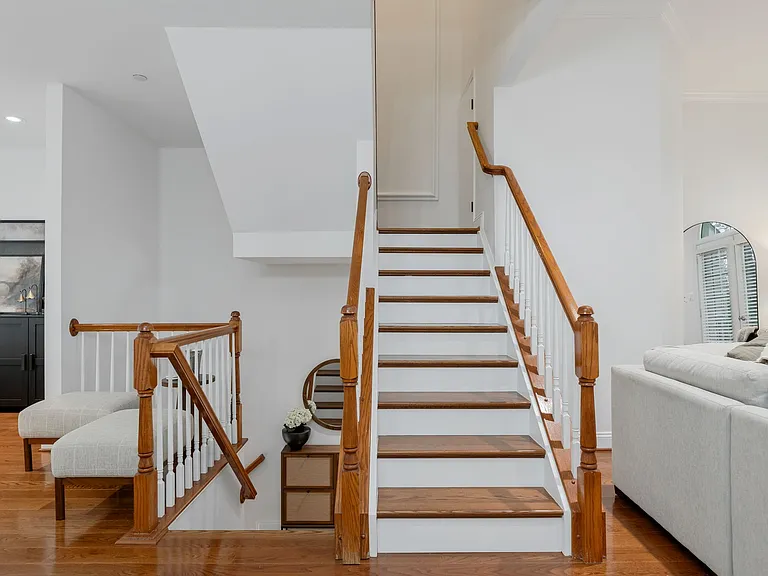 413 Clayton Ln — Photo 16
