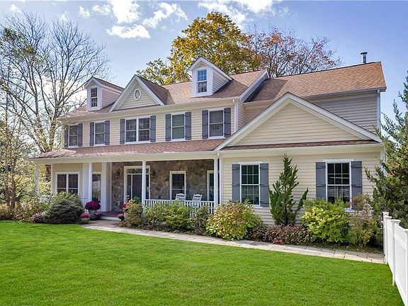 3rd image of 366 Palmer Ln