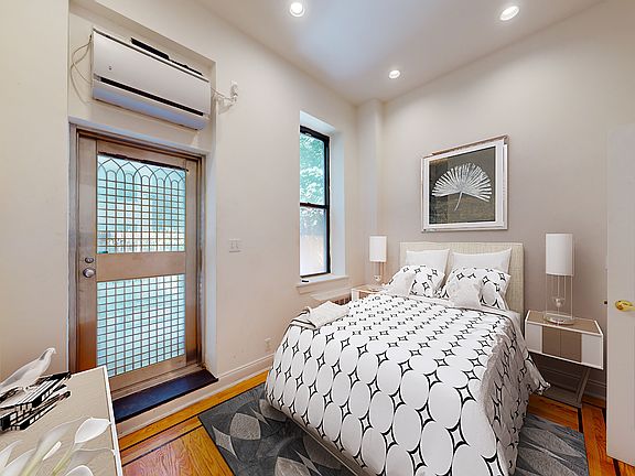 3rd image of 1441 York Ave APT 1RS