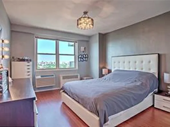 2475 West 16th Street 3D image 3 of 9