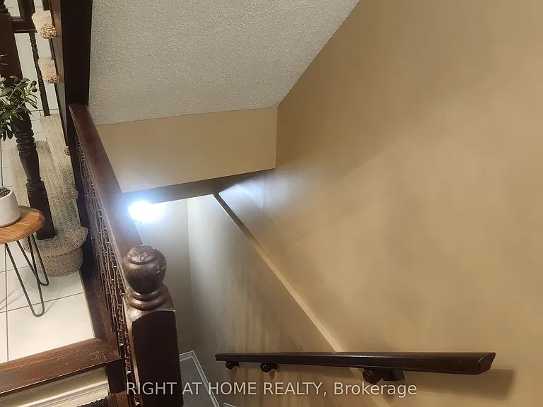 59 Havenhurst Cres — Photo 22