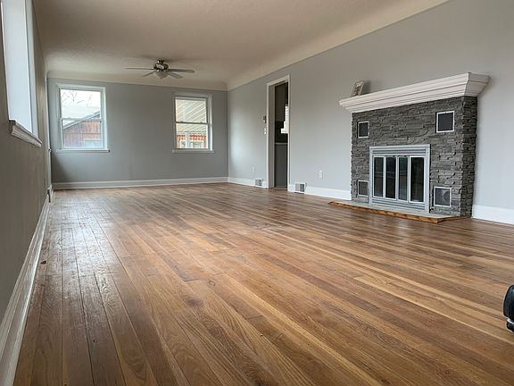 5th image of 1610 S Riverside Ave