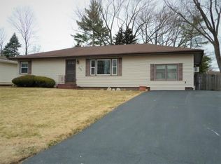 321 Hillside Pl, North Aurora, IL 60542