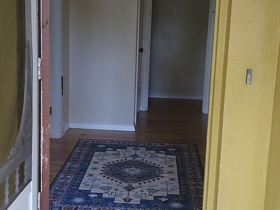2nd image of 730 E Lindenwood Cir