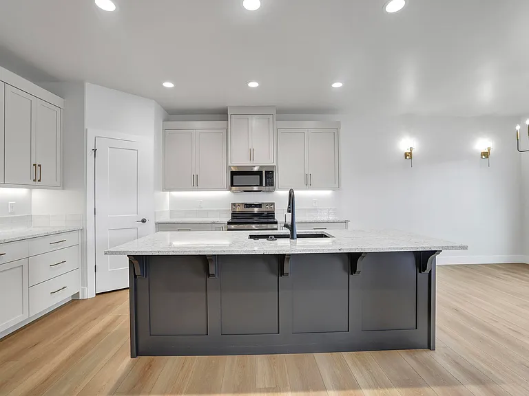 533 Irene St — Photo 9