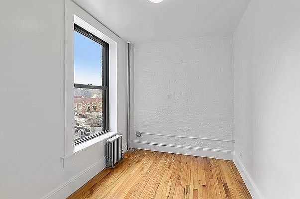 2nd image of 733 Greenwich St #20