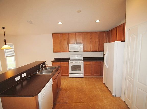 2nd image of 1088 Macon Dr