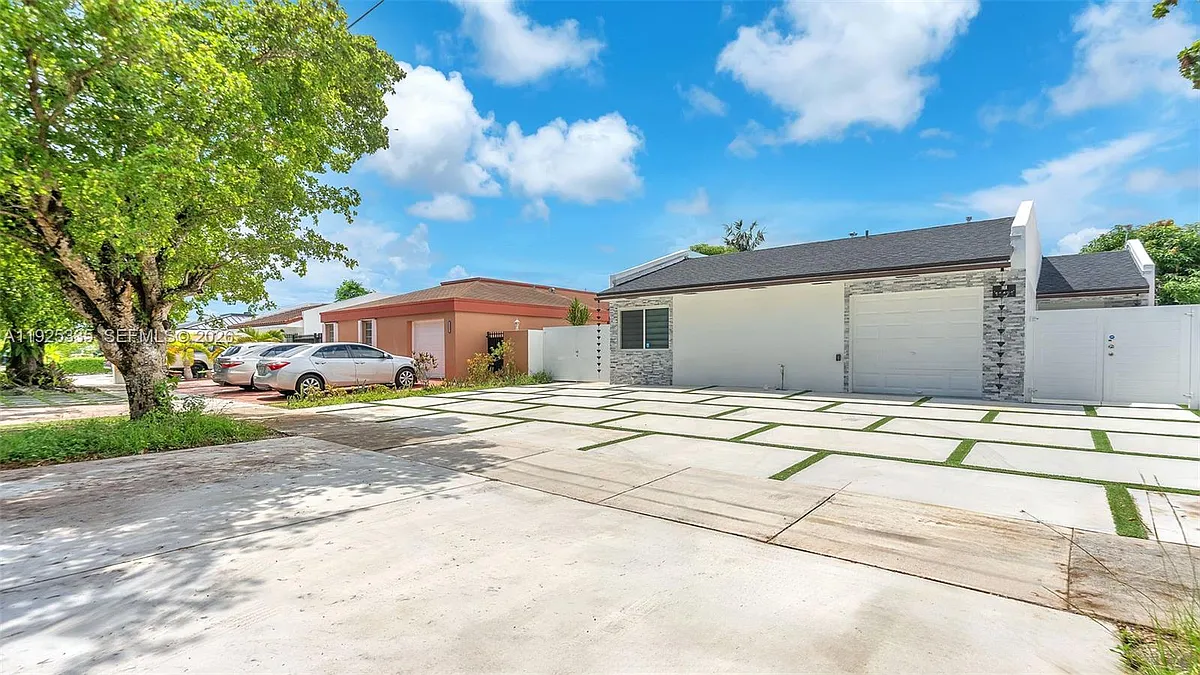 Building Photo - 11421 SW 84th St