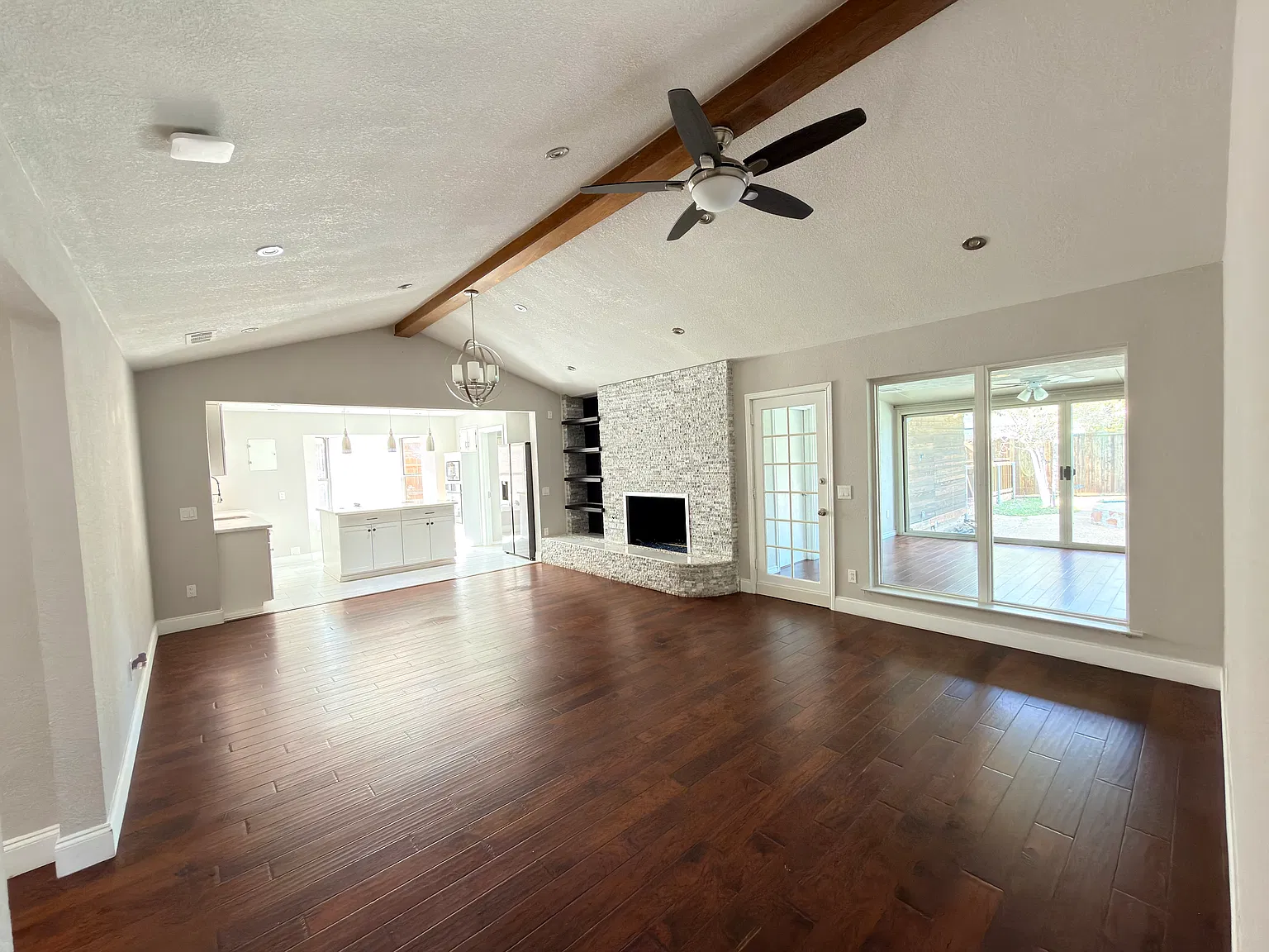 4109 Twilight Trl — Photo 2