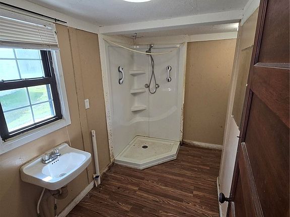 4th image of 124 Tingley Ln