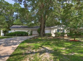 517 Nantucket Dr, Temple Terrace, FL 33617