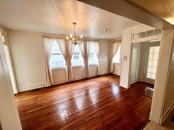 2nd image of 6036 Prytania St