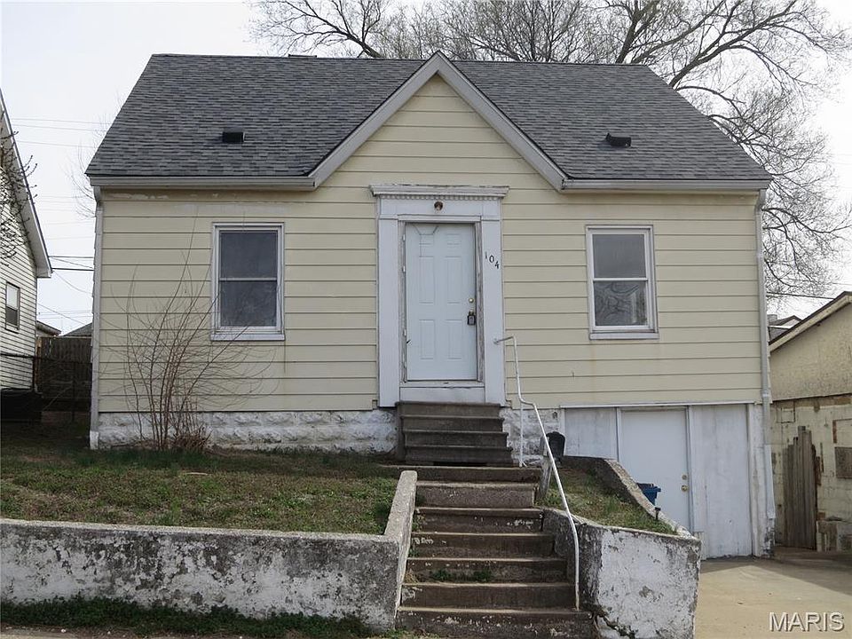 1st image of 104 N Pence St