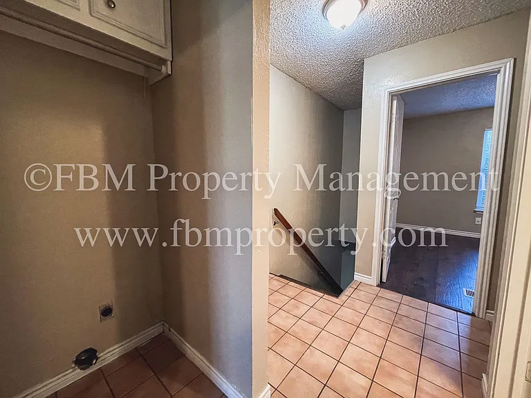 2539 W Sycamore Ave — Photo 28
