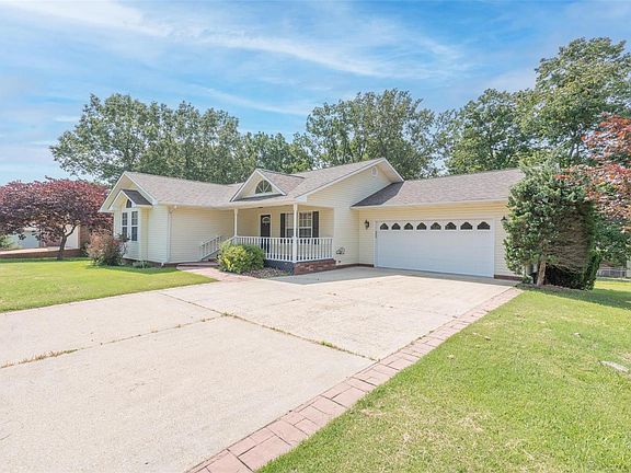 2nd image of 1812 Whispering Oaks Pl