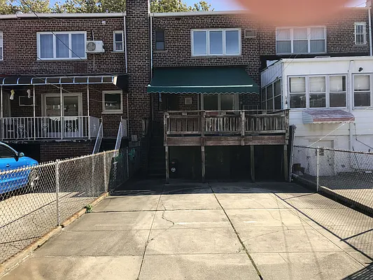 Sold by Pecoraro Realty | media 6