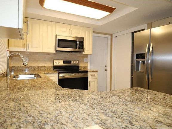 5th image of 3443 Margate Dr
