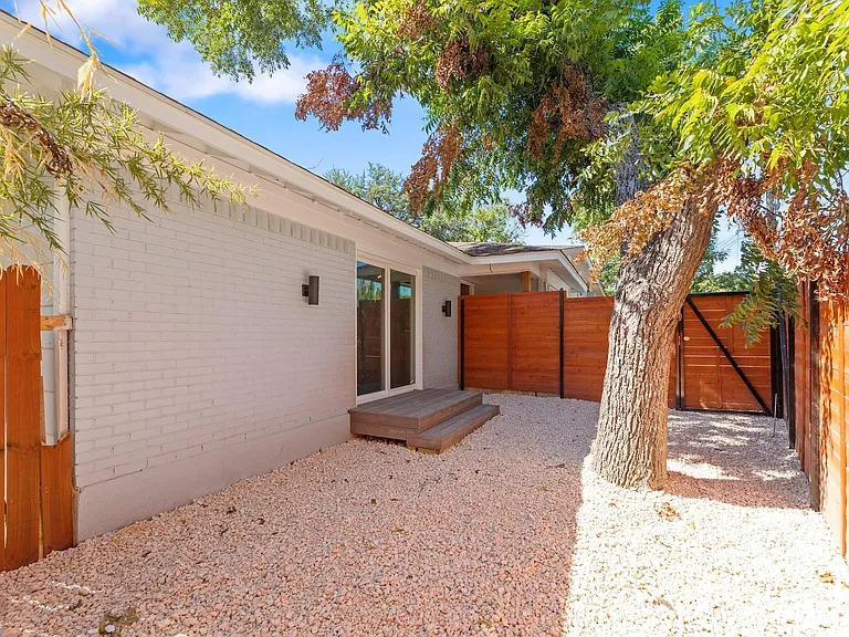 8405 Georgian Dr — Photo 28