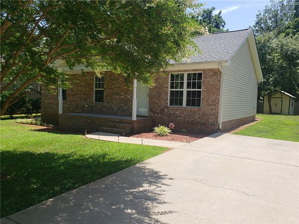 1st image of 511 W Minneola St