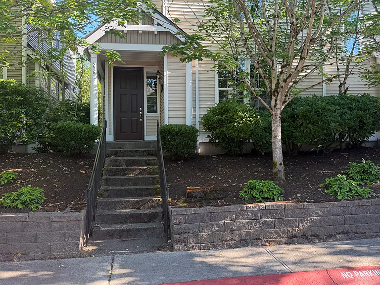 22651 NE 4th Pl — Photo 38
